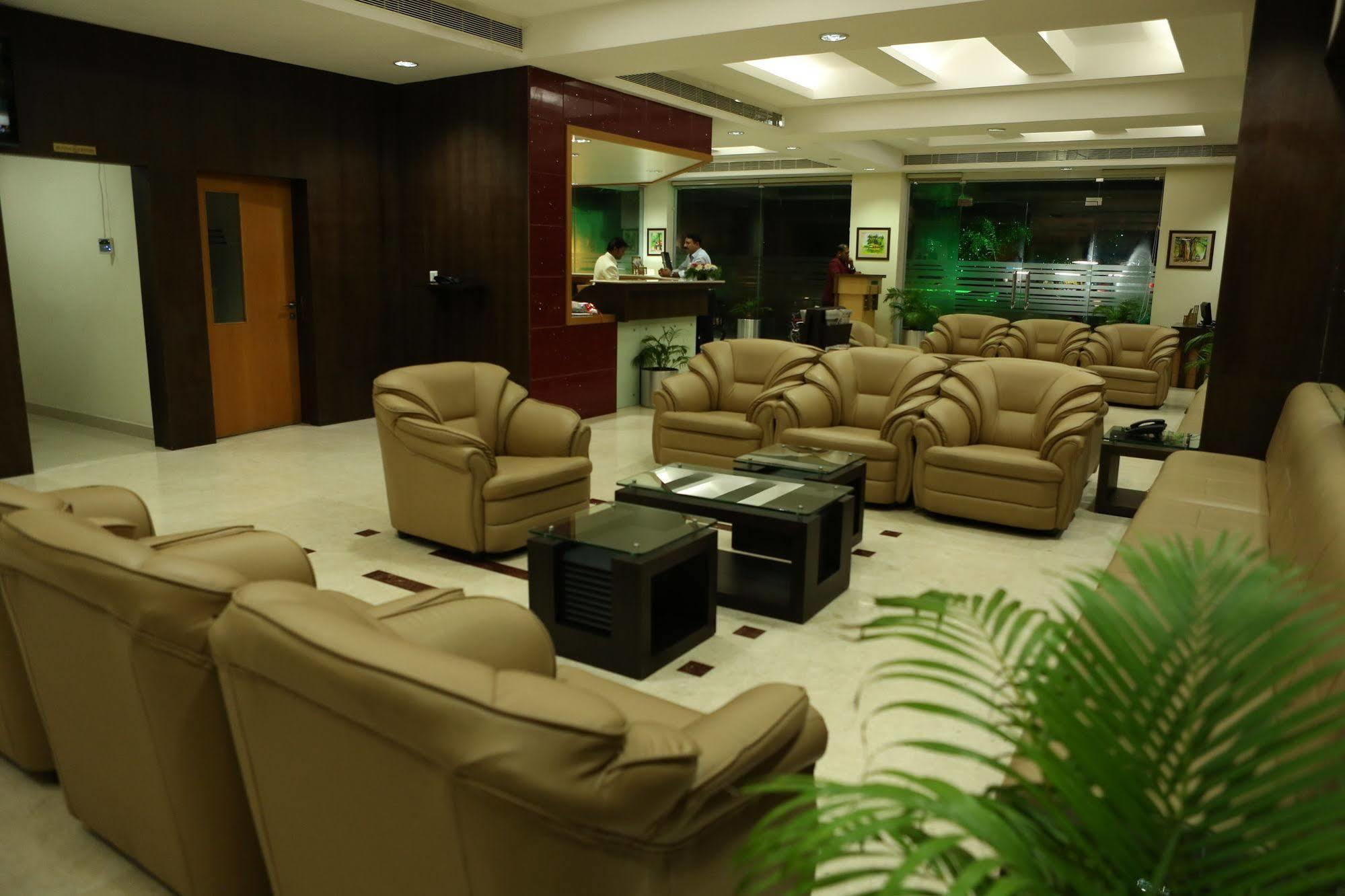 Hotel Airlink Castle Nedumbassery Buitenkant foto
